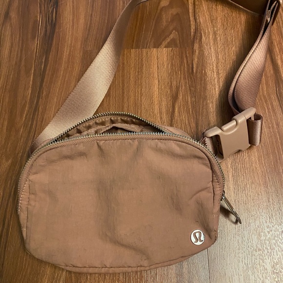 lululemon athletica Handbags - Lululemon extended belt everywhere belt bag